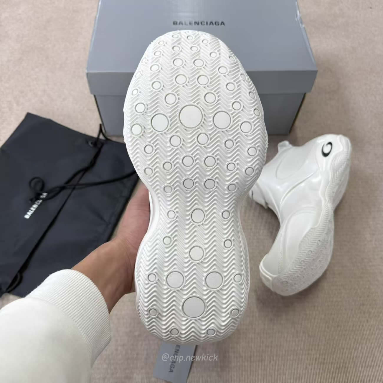 Balenciaga Basketball Sneaker In White 824909 Wbkbm9000 (13) - www.newkick.vip